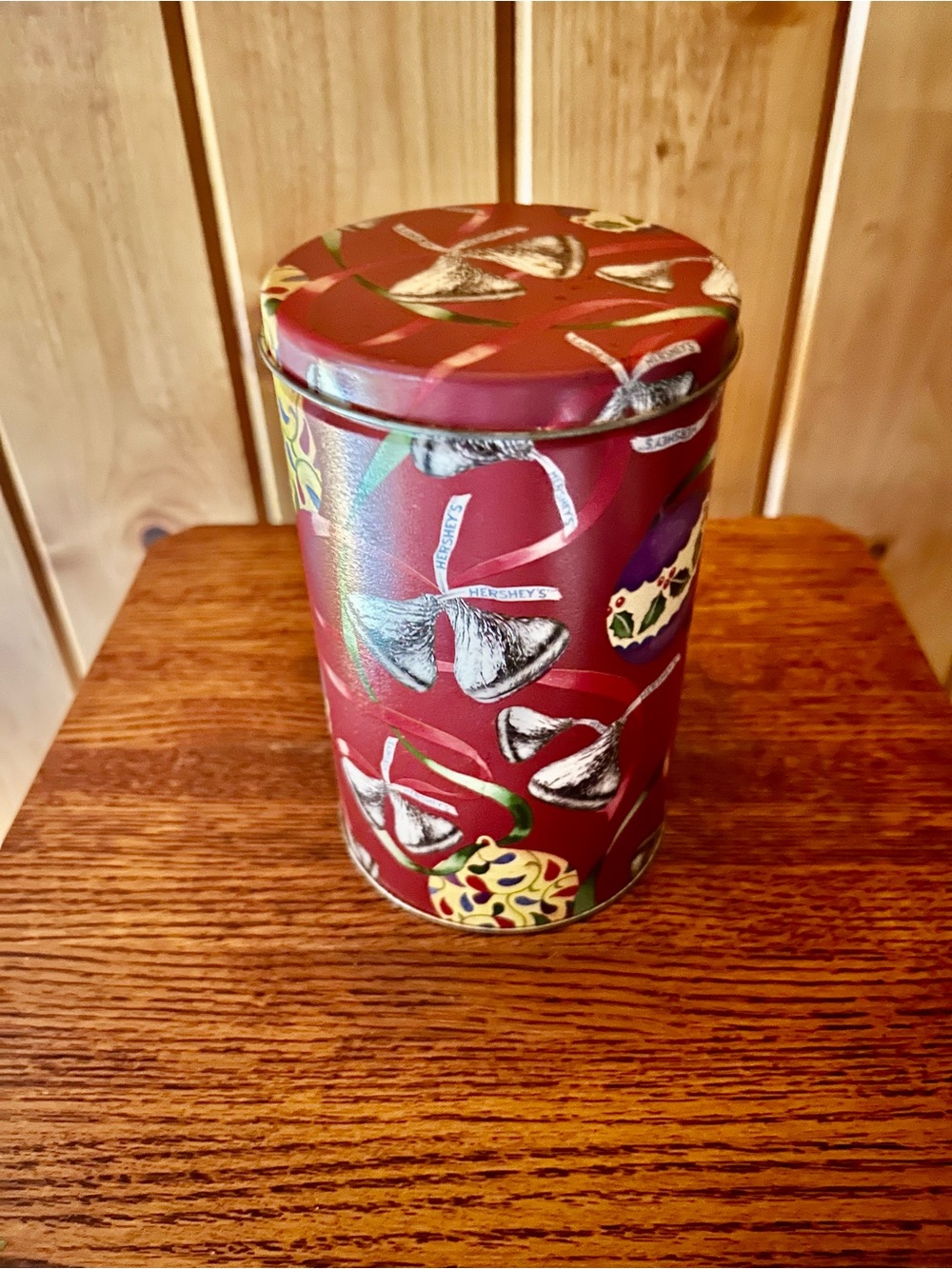 Hershey Kiss 😘 Holiday Tin